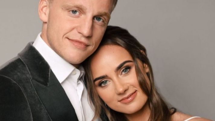 L’annuncio prima del derby: Van de Beek papà grazie a Estelle, la figlia di Dennis Bergkamp - immagine 1