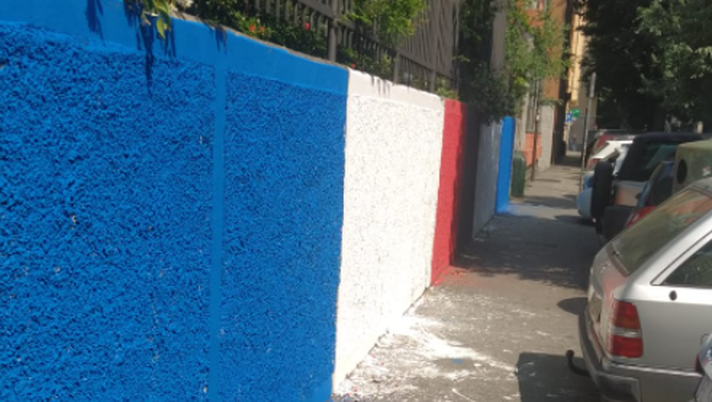 Il derby genovese a colpi di pennello: la scuola Gaslini diventa “blucerchiata”, botta e risposta? Il derby genovese a colpi di pennello: la scuola Gaslini diventa “blucerchiata”, botta e risposta?