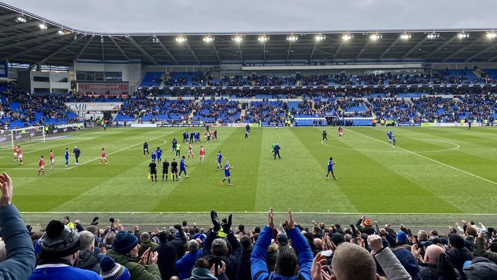 Lancio di bottiglie dopo l’agguato: Severnside derby, la Crew di Cardiff contro la City Firm di Bristol - immagine 1
