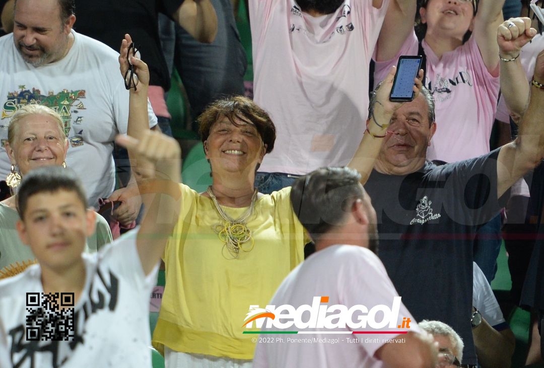 FOTOTIFO, Palermo-Genoa 1-0: i tifosi allo stadio “Renzo Barbera” (Gallery) - immagine 97