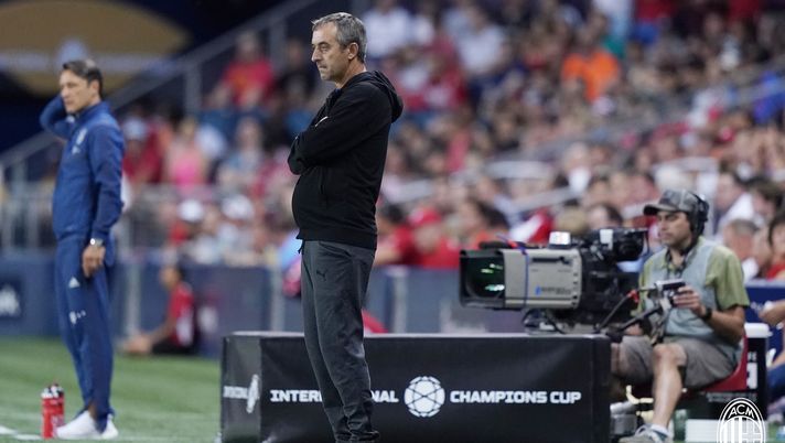 Marco Giampaolo, tecnico del Milan, durante la sfida di ICC 2019 contro il Bayern Monaco (credits: acmilan.com) 