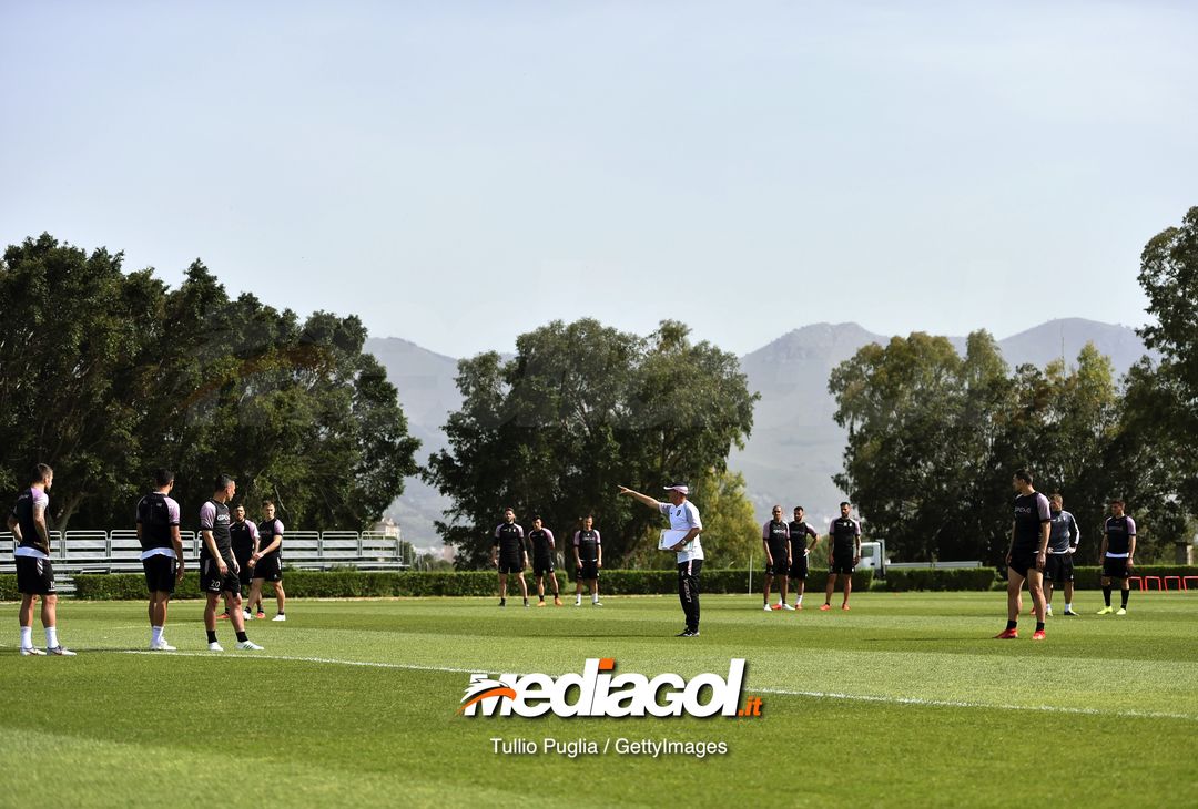  PALERMO, ITALY - APRIL 24: Delio Rossi leads a training session as new Head Coach of US Citta' di Palermo at Tenente Carmelo Onorato Sports Center on April 24, 2019 in Palermo, Italy. (Photo by Tullio M. Puglia/Getty Images) 