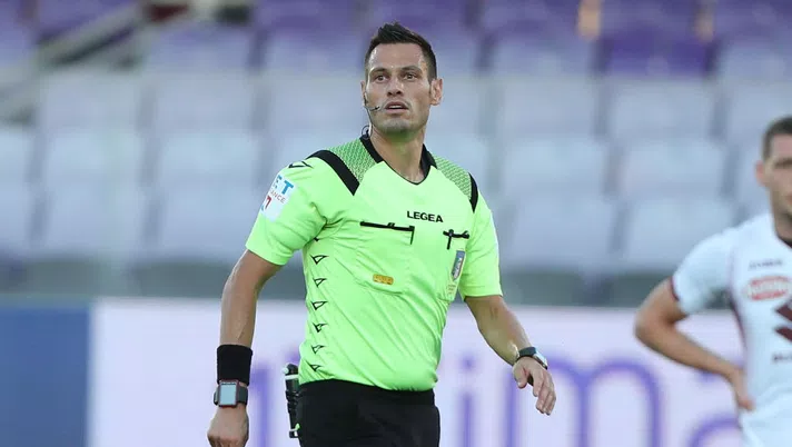 FLORENCE, ITALY - JULY 19: Maurizio Mariani referee during the Serie A match between ACF Fiorentina and  Torino FC at Stadio Artemio Franchi on July 19, 2020 in Florence, Italy.  (Photo by Gabriele Maltinti/Getty Images)