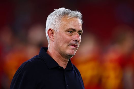 TIRANA, ALBANIA - MAY 25: Jose Mourinho, Head Coach of AS Roma looks on following their sides victory in the UEFA Conference League final match between AS Roma and Feyenoord at Arena Kombetare on May 25, 2022 in Tirana, Albania. (Photo by Alex Pantling/Getty Images) Mourinho: “Senza empatia non c’è felicità. E ora mi sento più umano”- immagine 2