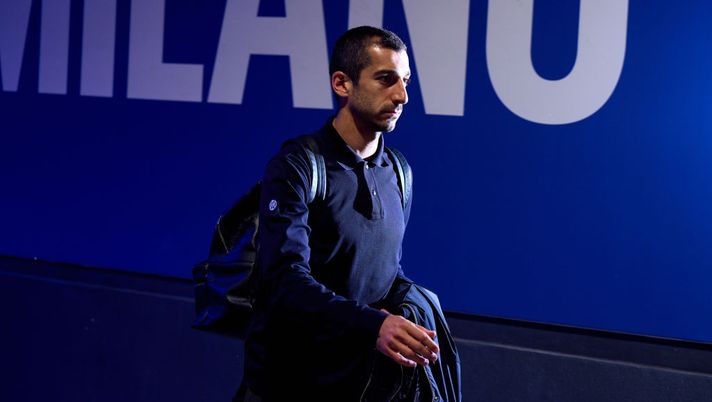MILAN, ITALY - MAY 13: Henrikh Mkhitaryan of FC Internazionale arrives at the stadium prior to the Serie A match between FC Internazionale and US Sassuolo at Stadio Giuseppe Meazza on May 13, 2023 in Milan, Italy. (Photo by Mattia Ozbot - Inter/Inter via Getty Images) Sky: “Inter, Mkhitaryan in gruppo: è recuperato! Le ultime di formazione per la finale” - immagine 1