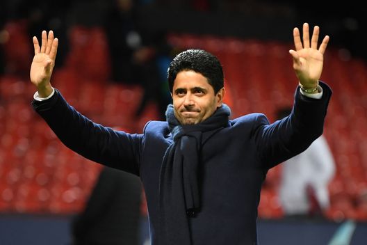 MANCHESTER, ENGLAND - FEBRUARY 12: Nasser Al-Khelaifi, President of PSG waves to fans during the UEFA Champions League Round of 16 First Leg match between Manchester United and Paris Saint-Germain at Old Trafford on February 12, 2019 in Manchester, England. (Photo by Michael Regan/Getty Images) Al Khelaifi assolto nell’indagine legata alle cessione dei diritti media FIFA - immagine 1