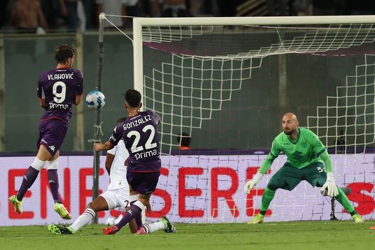  FLORENCE, ITALY - AUGUST 28: Nicholas Gonzalez of ACF Fiorentina scores the opening goal during the Serie A match between ACF Fiorentina and Torino FC at Stadio Artemio Franchi on August 28, 2021 in Florence, Italy. (Photo by Gabriele Maltinti/Getty Images) 