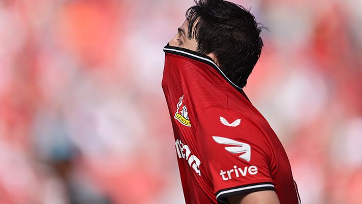 LEVERKUSEN, GERMANY - AUGUST 13: Sardar Azmoun of Bayer 04 Leverkusen reacts during the Bundesliga match between Bayer 04 Leverkusen and FC Augsburg at BayArena on August 13, 2022 in Leverkusen, Germany. (Photo by Christof Koepsel/Getty Images) Azmoun: “Ci vietano di parlare” – Iran, spunta un piano per boicottare i Mondiali… - immagine 1