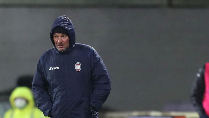 FLORENCE, ITALY - JANUARY 23: Giovanni Stroppa manager of FC Crotone looks on during the Serie A match between ACF Fiorentina and FC Crotone at Stadio Artemio Franchi on January 23, 2021 in Florence, Italy. (Photo by Gabriele Maltinti/Getty Images) FLORENCE, ITALY - JANUARY 23: Giovanni Stroppa manager of FC Crotone looks on during the Serie A match between ACF Fiorentina and FC Crotone at Stadio Artemio Franchi on January 23, 2021 in Florence, Italy. (Photo by Gabriele Maltinti/Getty Images)