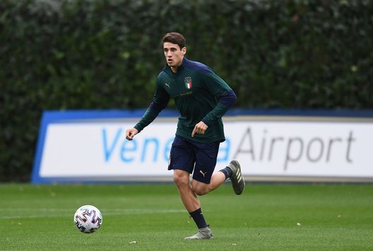 FLORENCE, ITALY - NOVEMBER 12: Andrea Cistana of Italy in action during Italy training session at Centro Tecnico Federale di Coverciano on November 12, 2019 in Florence, Italy. (Photo by Claudio Villa/Getty Images) Parola alla difesa: la Fiorentina segue due centrali per il futuro- immagine 2