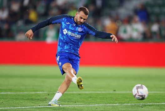 ELCHE, SPAIN - OCTOBER 31: Borja Mayoral of Getafe CF warms up prior to the LaLiga Santander match between Elche CF and Getafe CF at Estadio Manuel Martinez Valero on October 31, 2022 in Elche, Spain. (Photo by Clive Brunskill/Getty Images) Due ritorni di fiamma per l’attacco? Il punto sul mercato dei 9- immagine 2