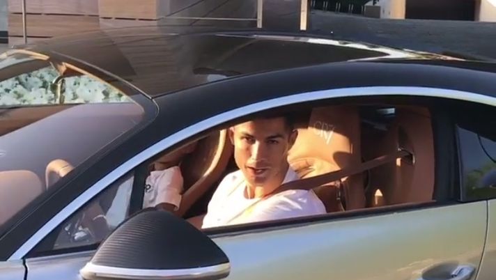 Cristiano Ronaldo e un parco macchine da sogno: ecco quanto valgono le sue auto di lusso 