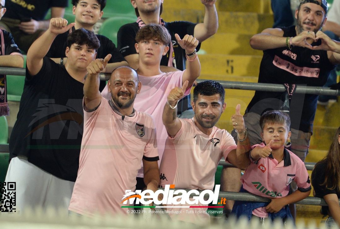 FOTOTIFO, Palermo-Genoa 1-0: i tifosi allo stadio “Renzo Barbera” (Gallery) - immagine 48