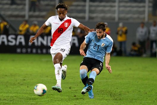 LIMA, PERU - OCTOBER 15: Matias Vina of Uruguay fights for the ball with Andre Carrillo of Peru during a friendly match between Peru and Uruguay at Estadio Nacional de Lima on October 15, 2019 in Lima, Peru. (Photo by Leonardo Fernandez/Getty Images) LIMA, PERU - OCTOBER 15: Matias Vina of Uruguay fights for the ball with Andre Carrillo of Peru during a friendly match between Peru and Uruguay at Estadio Nacional de Lima on October 15, 2019 in Lima, Peru. (Photo by Leonardo Fernandez/Getty Images)