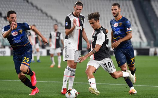 TURIN, ITALY - JUNE 26:  Paulo Dybala  (R) of Juventus in action during the Serie A match between Juventus and  US Lecce at Allianz Stadium on June 26, 2020 in Turin, Italy.  (Photo by Valerio Pennicino/Getty Images) 