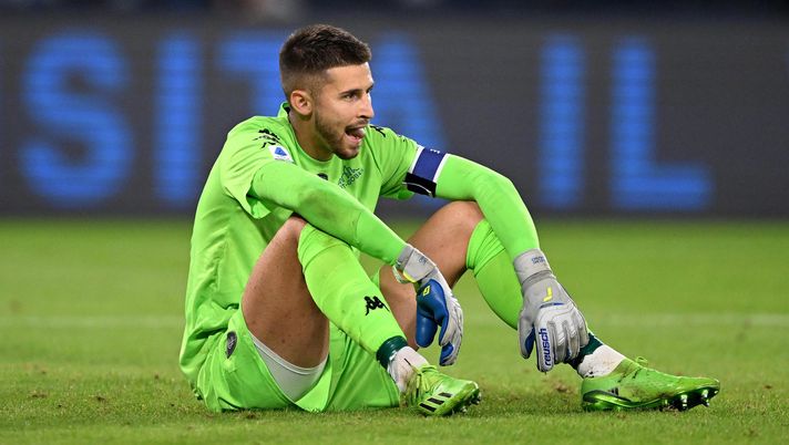NAPLES, ITALY - NOVEMBER 08: Guglielmo Vicario of Empoli FC reacts during the Serie A match between SSC Napoli and Empoli FC at Stadio Diego Armando Maradona on November 08, 2022 in Naples, Italy. (Photo by Francesco Pecoraro/Getty Images) vicario
