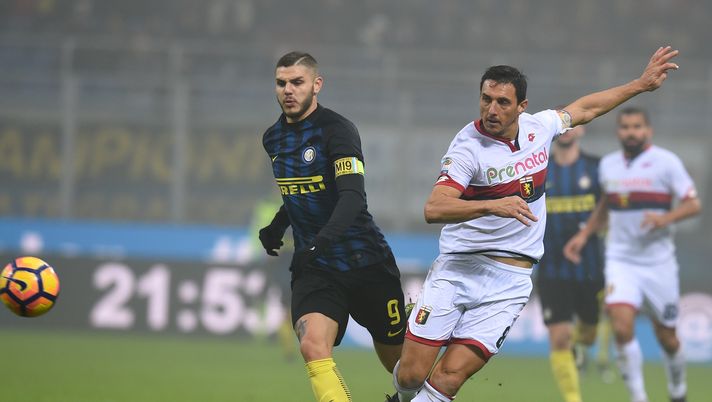 MILAN, ITALY - DECEMBER 11: Mauro Icardi of FC Internazionale (L) and Nicolas Burdisso of Genoa CFC compete for the ball during the Serie A match between FC Internazionale and Genoa CFC at Stadio Giuseppe Meazza on December 11, 2016 in Milan, Italy. (Photo by Claudio Villa - Inter/Inter via Getty Images) MILAN, ITALY - DECEMBER 11: Mauro Icardi of FC Internazionale (L) and Nicolas Burdisso of Genoa CFC compete for the ball during the Serie A match between FC Internazionale and Genoa CFC at Stadio Giuseppe Meazza on December 11, 2016 in Milan, Italy. (Photo by Claudio Villa - Inter/Inter via Getty Images)