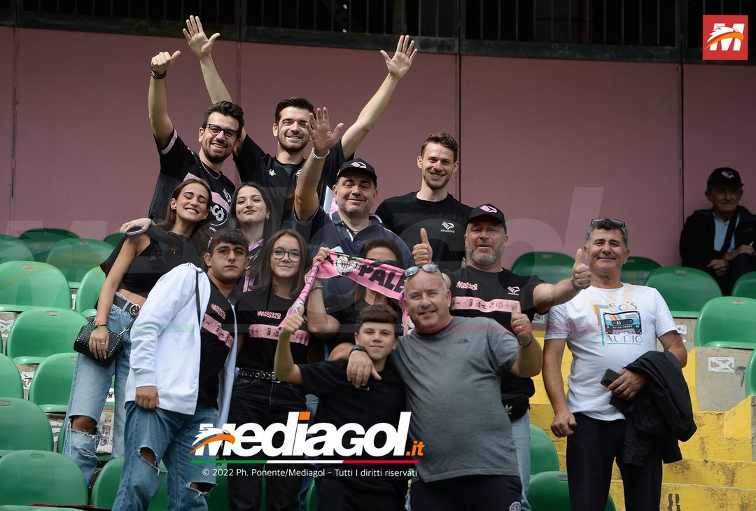 FOTOTIFO Palermo-Pisa 3-3, i tifosi allo Stadio “Renzo Barbera” (Gallery) - immagine 44