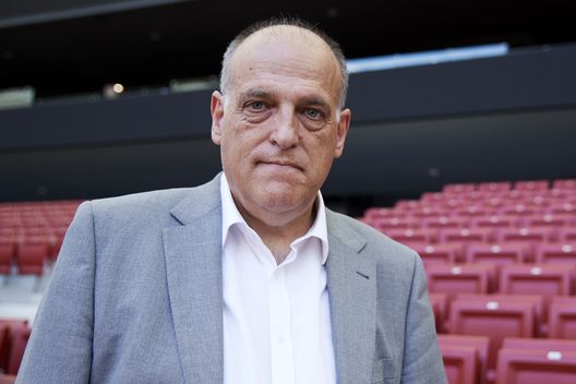 MADRID, SPAIN - JUNE 03: Javier Tebas, president of La Liga de Futbol profesional (President of the Spanish Professional Football league) poses for a portrait at Wanda Metropolitano Stadium on June 03, 2019 in Madrid, Spain. (Photo by Carlos Alvarez/Getty Images) Tebas: “Impossibile che il Barça possa spendere come questa estate in futuro. La Premier? Gonfia il mercato”- immagine 2