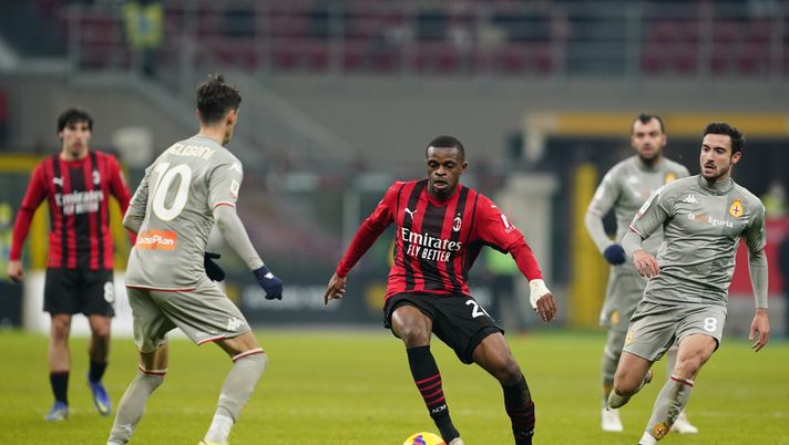 MILAN, ITALY - JANUARY 13: Pierre Kalulu of AC Milan controls the ball during the Coppa Italia match between AC Milan and Genoa CFC at Stadio Giuseppe Meazza on January 13, 2022 in Milan, Italy. (Photo by Pier Marco Tacca/AC Milan via Getty Images) Il Milan e una panchina sottovalutata - immagine 1