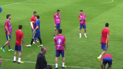 VIDEO / Casillas, lo zimbello del torello: doppio tunnel dai compagni e Piquè lo deride