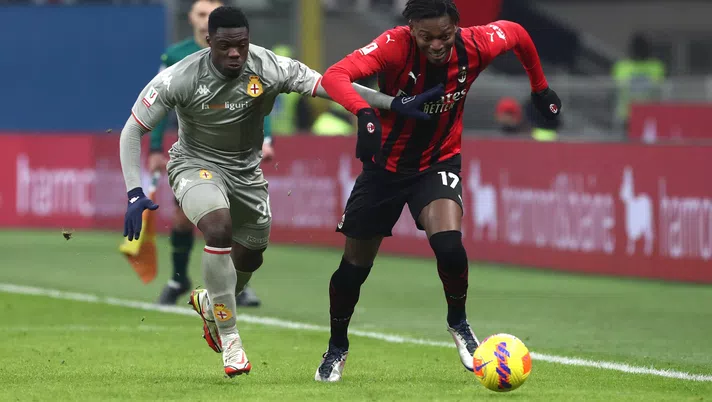 MILAN, ITALY - JANUARY 13: Caleb Ekuban of Genoa CFC and Rafael Leao of AC Milan battle for the ball during the Coppa Italia match between AC Milan and Genoa CFC at Stadio Giuseppe Meazza on January 13, 2022 in Milan, Italy. (Photo by Marco Luzzani/Getty Images)