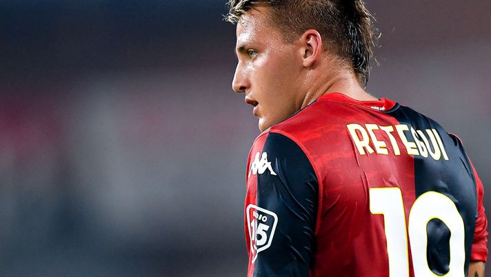 GENOA, ITALY - AUGUST 19: Mateo Retegui of Genoa looks on during the Serie A TIM match between Genoa CFC and ACF Fiorentina at Stadio Luigi Ferraris on August 19, 2023 in Genoa, Italy. (Photo by Getty Images/Getty Images) Serie A, Genoa-Udinese 2-0: il successo porta le firme di Retegui e Bani - immagine 1
