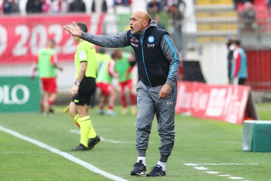 MONZA, ITALY - MAY 14: Luciano Spalletti, Head Coach of SSC Napoli, reacts during the Serie A match between AC Monza and SSC Napoli at Stadio Brianteo on May 14, 2023 in Monza, Italy. (Photo by Marco Luzzani/Getty Images) De Laurentiis e l’indizio sul tecnico: “Ne stiamo valutando molti per il 4-3-3”- immagine 2