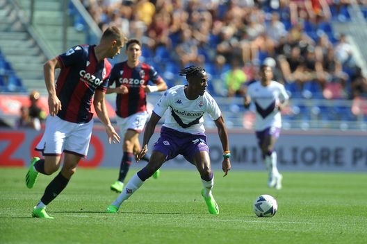 BOLOGNA, ITALY - SEPTEMBER 11: Christian Kouamé of ACF Fiorentina in action during the Serie A match between Bologna FC and ACF Fiorentina at Stadio Renato Dall'Ara on September 11, 2022 in Bologna, Italy. (Photo by Mario Carlini / Iguana Press/Getty Images) Pradè /2: “Le cose non vanno. Non abbiamo più la nostra grinta, ma l’arbitro…”- immagine 2