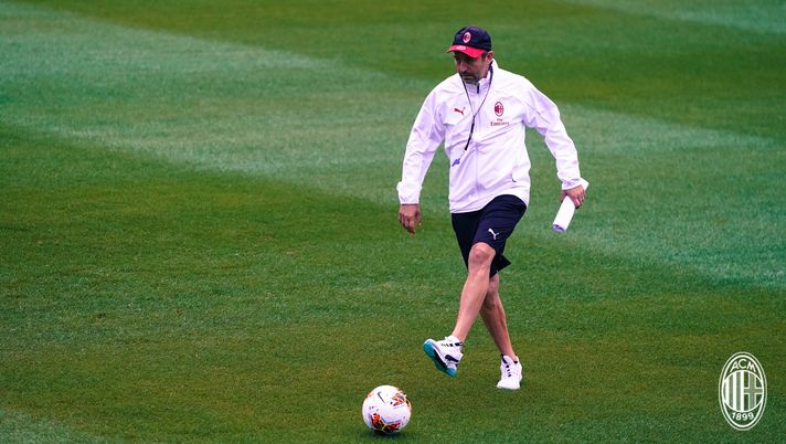 Il tecnico del Milan Marco Giampaolo a Milanello, @acmilan Il tecnico del Milan Marco Giampaolo a Milanello, @acmilan