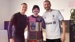 VIDEO/ Il tifoso juventino Bagnaia in visita alla Continassa: che sorrisi con Allegri!