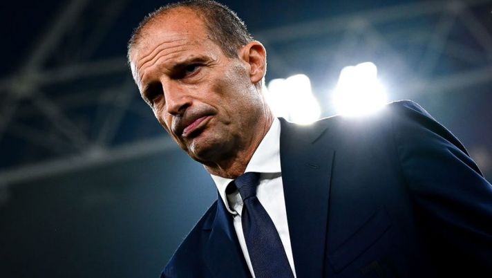 GENOA, ITALY - AUGUST 22: Massimiliano Allegri head coach of Juventus looks on prior to kick-off in the Serie A match between UC Sampdoria and Juventus at Stadio Luigi Ferraris on August 22, 2022 in Genoa, Italy. (Photo by Simone Arveda/Getty Images) Gazzetta: “Futuro Allegri: questa è la linea che filtra dalla Juve. Se a Monza…” - immagine 1