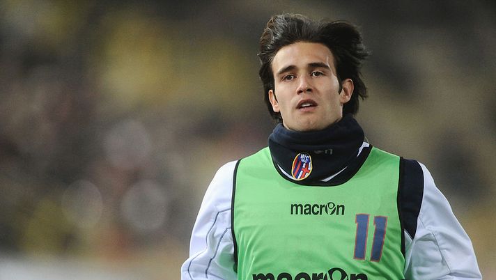 BOLOGNA, ITALY - JANUARY 12:  Robert Acquafresca # 9 of Bologna FC looks on during the warm up before the beginning of the Serie A match between Bologna FC and AC Chievo Verona at Stadio Renato Dall'Ara on January 12, 2013 in Bologna, Italy.  (Photo by Mario Carlini / Iguana Press/Getty Images) 