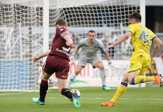 VERONA, ITALY - APRIL 14: Nenad Tomovic (R) of Chievo Verona competes with Andrea Bellotti of Torino FC during the serie A match between AC Chievo Verona and Torino FC at Stadio Marc'Antonio Bentegodi on April 14, 2018 in Verona, Italy. (Photo by Dino Panato/Getty Images) VERONA, ITALY - APRIL 14: Nenad Tomovic (R) of Chievo Verona competes with Andrea Bellotti of Torino FC during the serie A match between AC Chievo Verona and Torino FC at Stadio Marc'Antonio Bentegodi on April 14, 2018 in Verona, Italy. (Photo by Dino Panato/Getty Images)