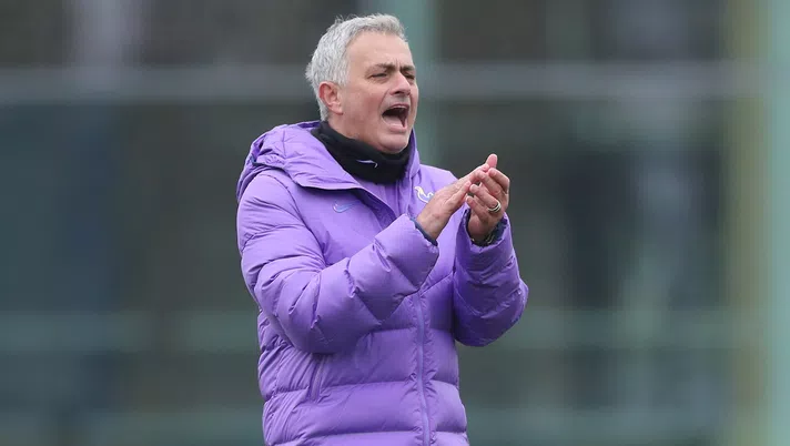 Roma, Mourinho: &#8220;Prendere decisioni dure è un arte, vi rivelo i miei segreti&#8221;