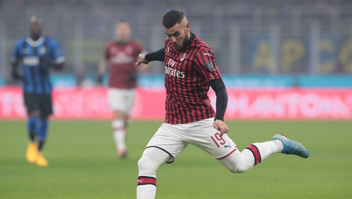 MILAN, ITALY - FEBRUARY 09: Theo Hernandez of AC Milan kicks the ball during the Serie A match between FC Internazionale and AC Milan at Stadio Giuseppe Meazza on February 9, 2020 in Milan, Italy. (Photo by Emilio Andreoli/Getty Images) MILAN, ITALY - FEBRUARY 09: Theo Hernandez of AC Milan kicks the ball during the Serie A match between FC Internazionale and AC Milan at Stadio Giuseppe Meazza on February 9, 2020 in Milan, Italy. (Photo by Emilio Andreoli/Getty Images)