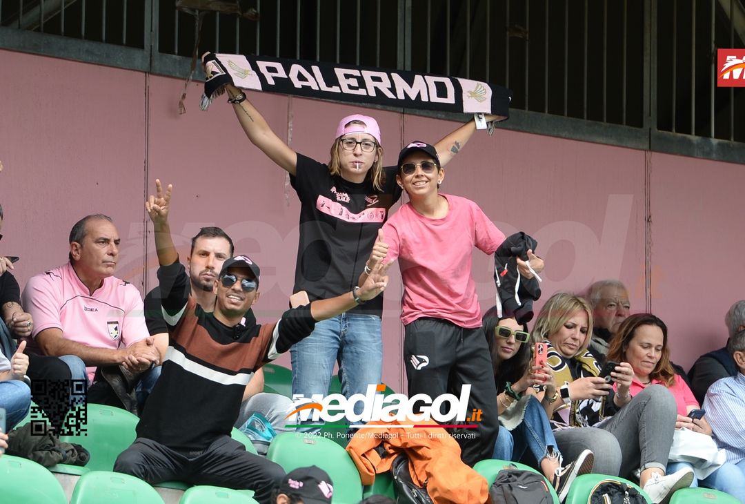 FOTOTIFO Palermo-Pisa 3-3, i tifosi allo Stadio “Renzo Barbera” (Gallery) - immagine 23