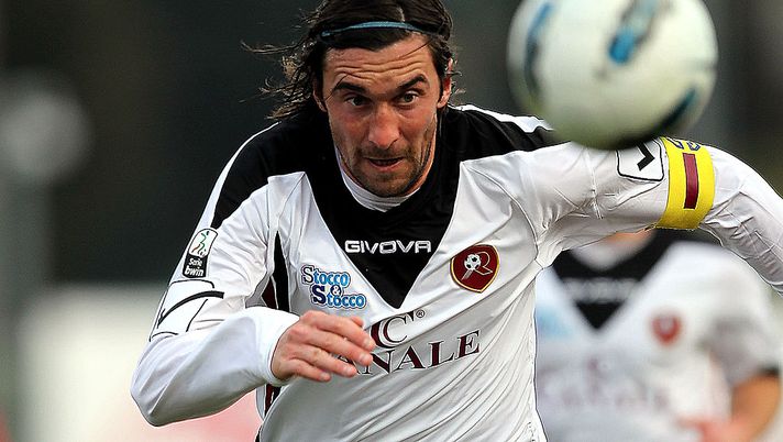 GROSSETO, ITALY - JANUARY 28: Emiliano Bonazzoli of Reggina Calcio in action during the Serie B match between Grosseto and Reggina at Stadio Olimpico on January 28, 2012 in Grosseto, Italy. (Photo by Gabriele Maltinti/Getty Images) GROSSETO, ITALY - JANUARY 28: Emiliano Bonazzoli of Reggina Calcio in action during the Serie B match between Grosseto and Reggina at Stadio Olimpico on January 28, 2012 in Grosseto, Italy. (Photo by Gabriele Maltinti/Getty Images)