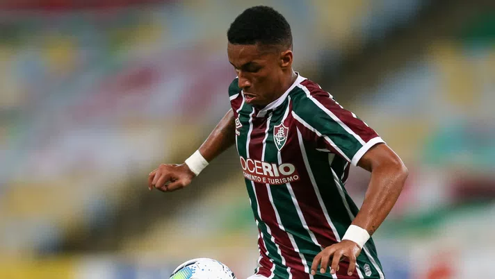 RIO DE JANEIRO, BRAZIL - AUGUST 29: Marcos Paulo of Fluminense controls the ball during a match between Fluminense and Vasco da Gama as part of 2020 Brasileirao Series A at Maracana Stadium on August 29, 2020 in Rio de Janeiro, Brazil. (Photo by Buda Mendes/Getty Images)