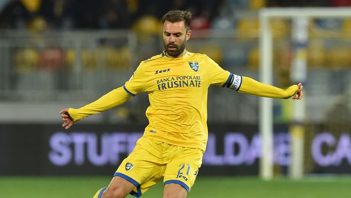 FROSINONE, ITALY - APRIL 03: Paolo Sammarco of Frosinone Calcio in action during the Serie A match between Frosinone Calcio and Parma Calcio at Stadio Benito Stirpe on April 3, 2019 in Frosinone, Italy. (Photo by Giuseppe Bellini/Getty Images) FROSINONE, ITALY - APRIL 03: Paolo Sammarco of Frosinone Calcio in action during the Serie A match between Frosinone Calcio and Parma Calcio at Stadio Benito Stirpe on April 3, 2019 in Frosinone, Italy. (Photo by Giuseppe Bellini/Getty Images)