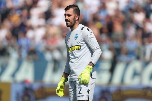 EMPOLI, ITALY - APRIL 20: Emiliano Viviano of SPAL looks on during the Serie A match between Empoli and SPAL at Stadio Carlo Castellani on April 20, 2019 in Empoli, Italy. (Photo by Gabriele Maltinti/Getty Images) EMPOLI, ITALY - APRIL 20: Emiliano Viviano of SPAL looks on during the Serie A match between Empoli and SPAL at Stadio Carlo Castellani on April 20, 2019 in Empoli, Italy. (Photo by Gabriele Maltinti/Getty Images)