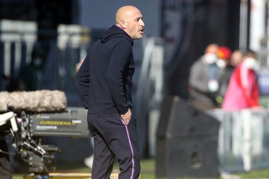 CAGLIARI, ITALY - JANUARY 23: The coach of Fiorentina Vincenzo Italiano reacts during the Serie A match between Cagliari Calcio and ACF Fiorentina at Sardegna Arena on January 23, 2022 in Cagliari, Italy. (Photo by Enrico Locci/Getty Images) Coppa Italia, ufficializzate data, ora e diretta tv di Atalanta-Fiorentina- immagine 2