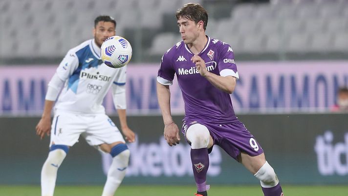FLORENCE, ITALY - APRIL 11: Dusan Vlahovic of ACF fiorentina in action during the Serie A match between ACF Fiorentina  and Atalanta BC at Stadio Artemio Franchi on April 11, 2021 in Florence, Italy.  (Photo by Gabriele Maltinti/Getty Images) 