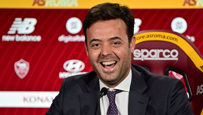 ROME, ITALY - FEBRUARY 01: AS Roma General Manager Tiago Pinto during a press conference on February 01, 2022 in Rome, Italy. (Photo by Luciano Rossi/AS Roma via Getty Images) Zaniolo, il Milan, Frattesi e Calafiori: Pinto scatenato. Guedes e Celik più vicini - immagine 1