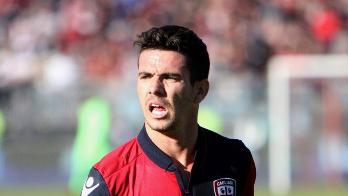 CAGLIARI, ITALY - DECEMBER 11: Diego Farias of Cagliari looks on during the Serie A match between Cagliari Calcio and SSC Napoli at Stadio Sant'Elia on December 11, 2016 in Cagliari, Italy. (Photo by Enrico Locci/Getty Images) Cagliari, Farias può salutare a gennaio: due sondaggi dall’Italia - immagine 1
