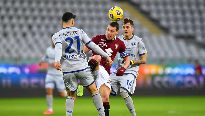 TURIN, ITALY - JANUARY 06: Andrea Belotti of Torino F.C. battles for possession with Koray Guenter of Hellas Verona F.C. during the Serie A match between Torino FC and Hellas Verona FC at Stadio Olimpico di Torino on January 06, 2021 in Turin, Italy. Sporting stadiums around Italy remain under strict restrictions due to the Coronavirus Pandemic as Government social distancing laws prohibit fans inside venues resulting in games being played behind closed doors. (Photo by Valerio Pennicino/Getty Images)