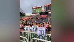 VIDEO / Messi a Hong Kong: in migliaia allo stadio per assistere all’allenamento