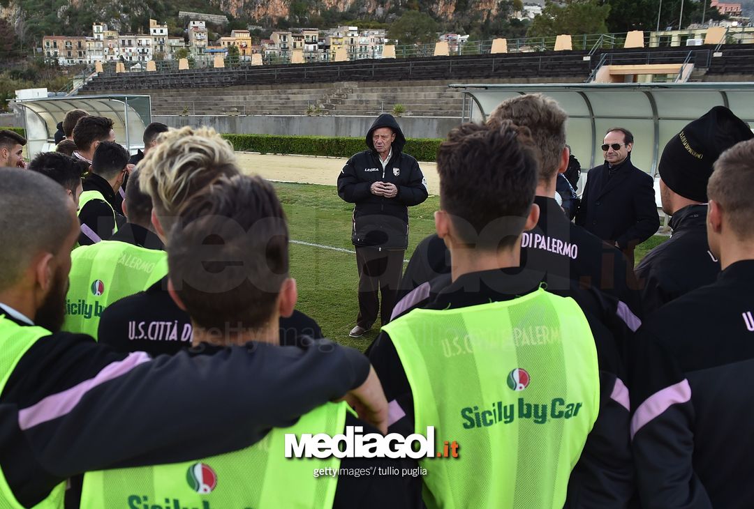  PALERMO, ITALY - DECEMBER 12:  US Citta di Palermo owner Maurizio Zamparini meets team's players at Carmelo Onorato training center on December 12, 2017 in Palermo, Italy.  (Photo by Tullio M. Puglia/Getty Images)  