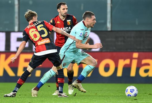 GENOA, ITALY - NOVEMBER 4: Andrea Belotti of Torino FC with Nicolò Rovella and Milan Badelj of Genoa CFC during the Serie A match between Genoa CFC and Torino FC at Stadio Luigi Ferraris on November 4, 2020 in Genoa, Italy. (Photo by Paolo Rattini/Getty Images) GENOA, ITALY - NOVEMBER 4: Andrea Belotti of Torino FC with Nicolò Rovella and Milan Badelj of Genoa CFC during the Serie A match between Genoa CFC and Torino FC at Stadio Luigi Ferraris on November 4, 2020 in Genoa, Italy. (Photo by Paolo Rattini/Getty Images)