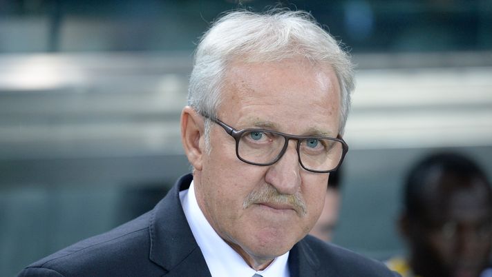 UDINE, ITALY - OCTOBER 31:  Head coach  of Udinese Luigi Del Neri looks on during the Serie A match between Udinese Calcio and FC Torino at Stadio Friuli on October 31, 2016 in Udine, Italy.  (Photo by Dino Panato/Getty Images) 